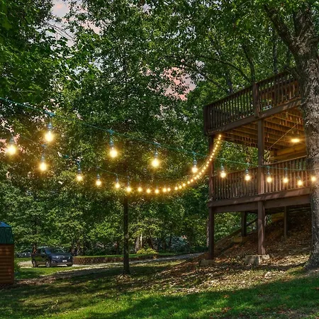 Lil' Treehouse Cabin